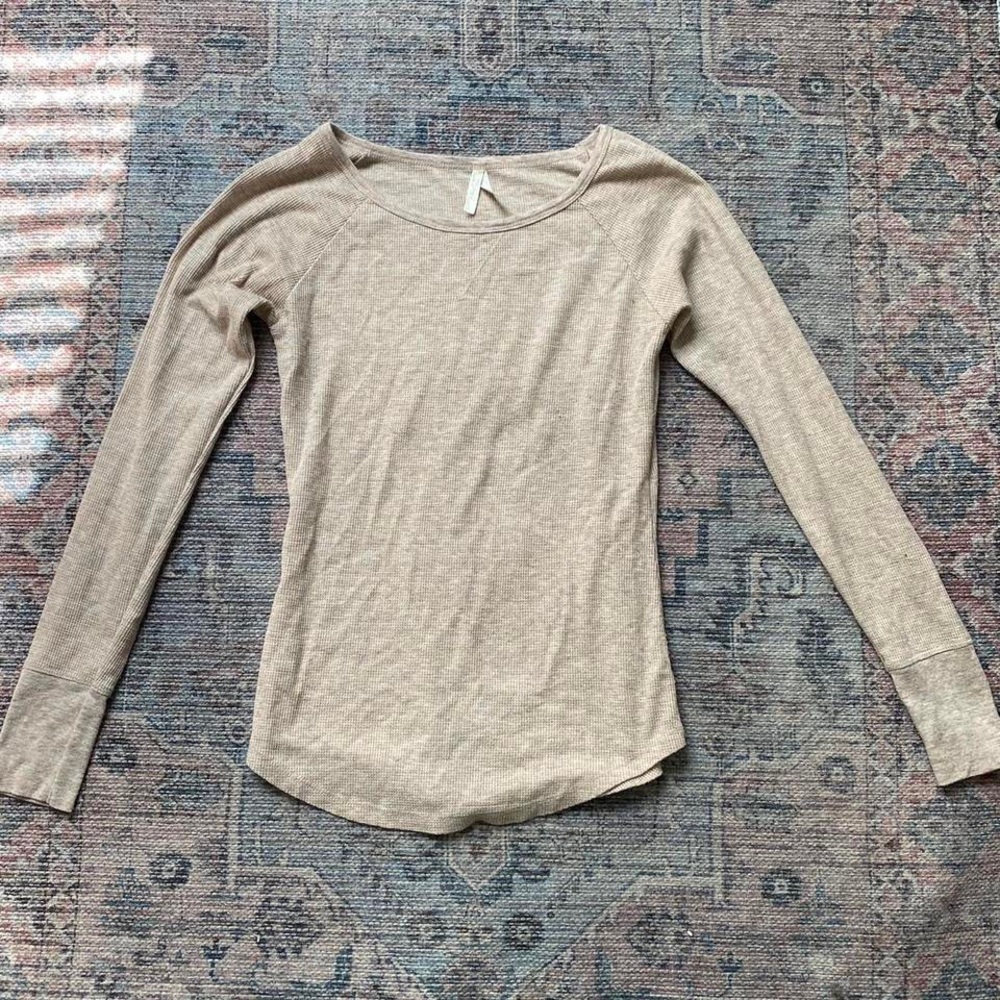 Cute and cozy fitting long sleeve 🍂